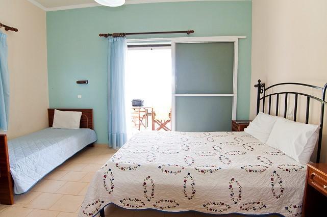 Arba Rooms Marathias  Room photo