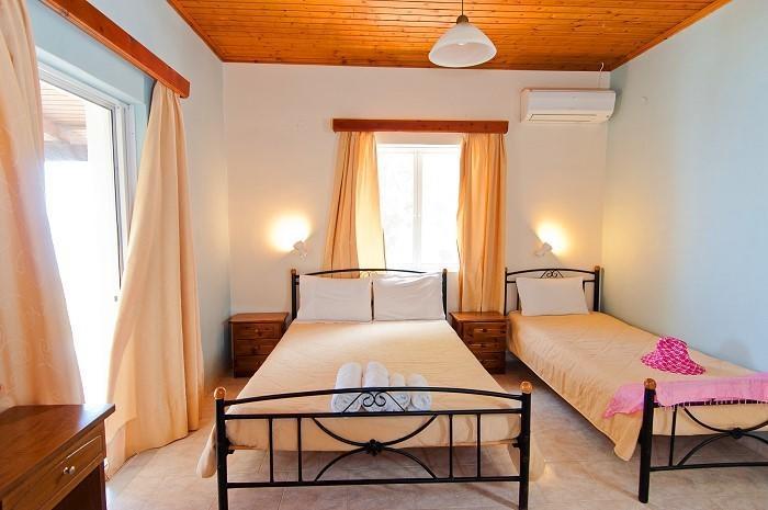 Arba Rooms Marathias  Room photo