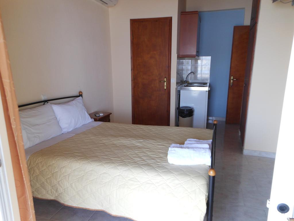 Arba Rooms Marathias  Room photo