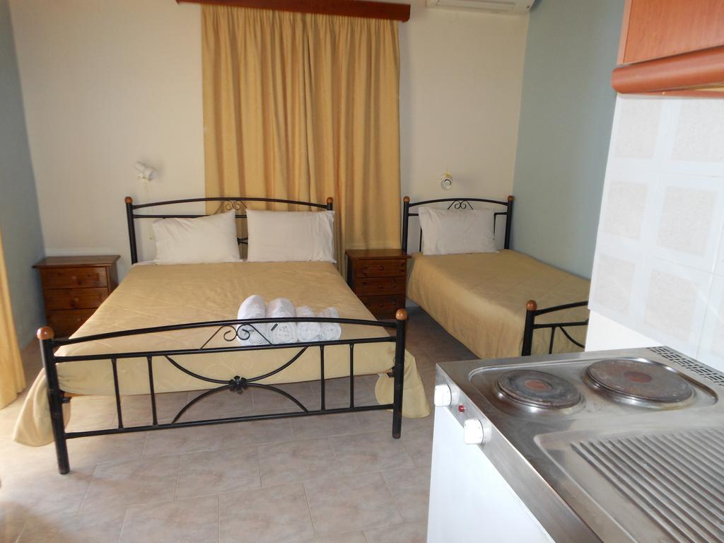 Arba Rooms Marathias  Room photo